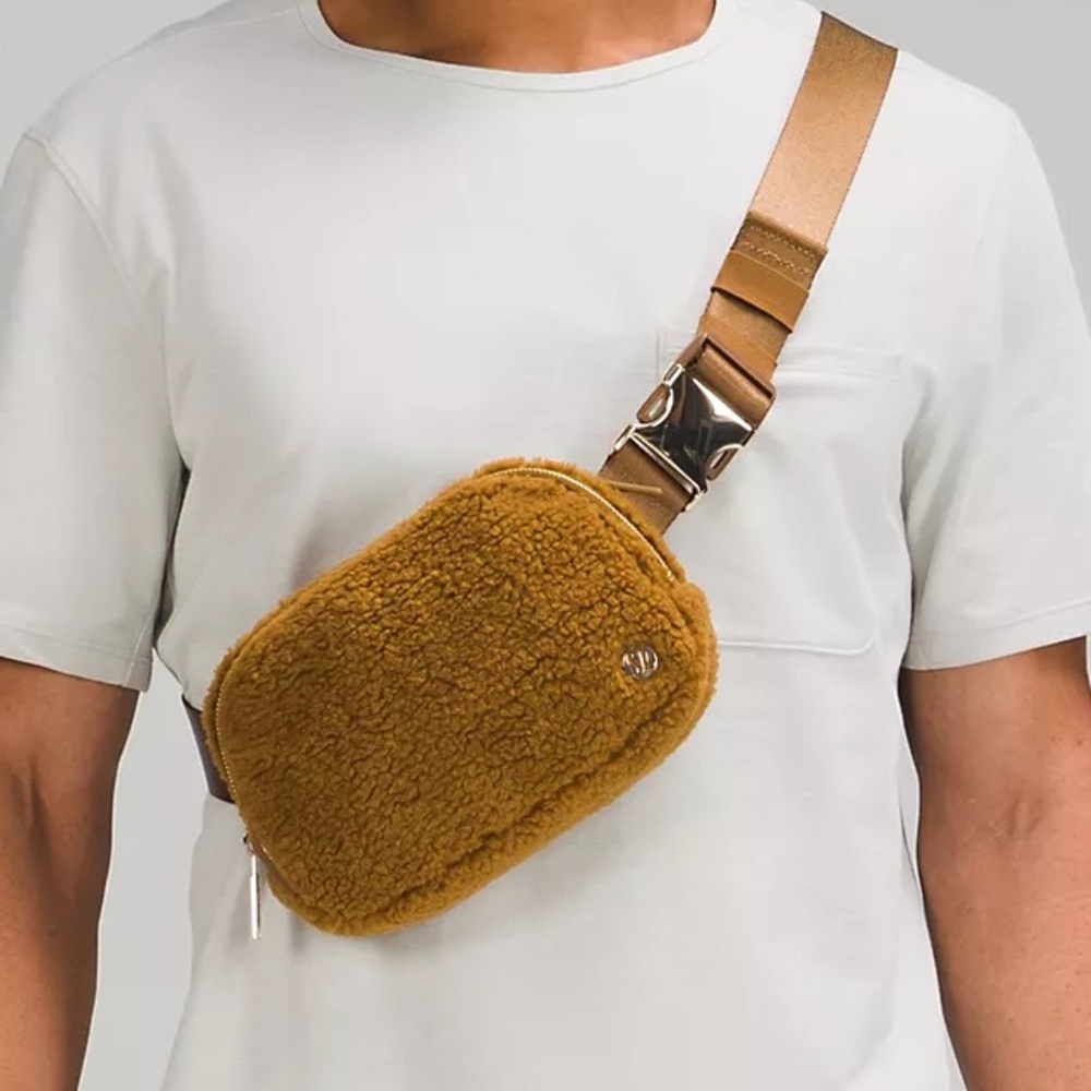 Lululemon fleece belt bag
